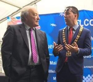 Federal MP Dr Mike Freelander having a chat with the mayor, George Brticevic.