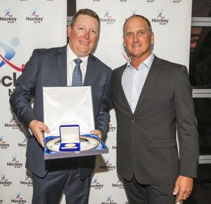 Wayne Southwell receiving the 2016 Hockey NSW Coach of the Year award from former World Hockey Player of the Year, Warren Birmingham.